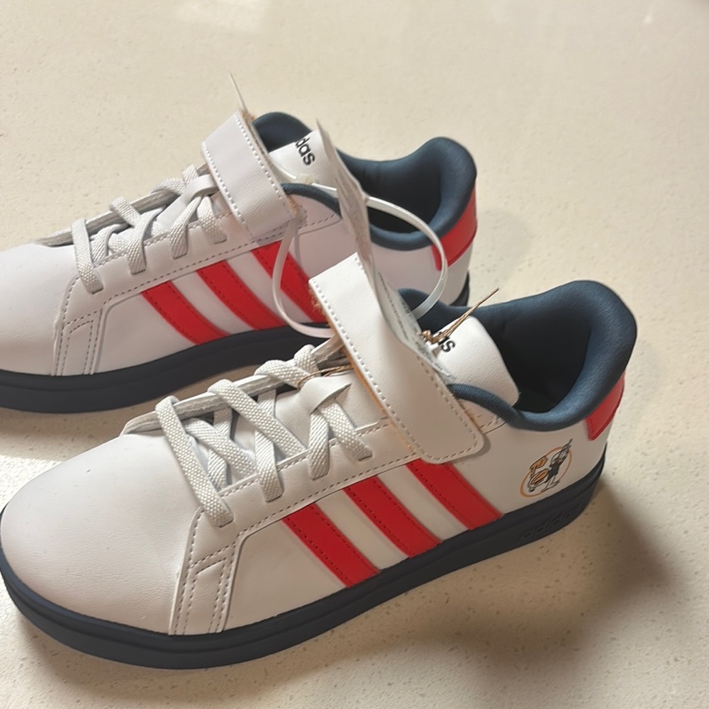 Adidas Donald Duck Disney Collaboration Sneakers with Adidas Signature Stripes - Picture 1 of 6